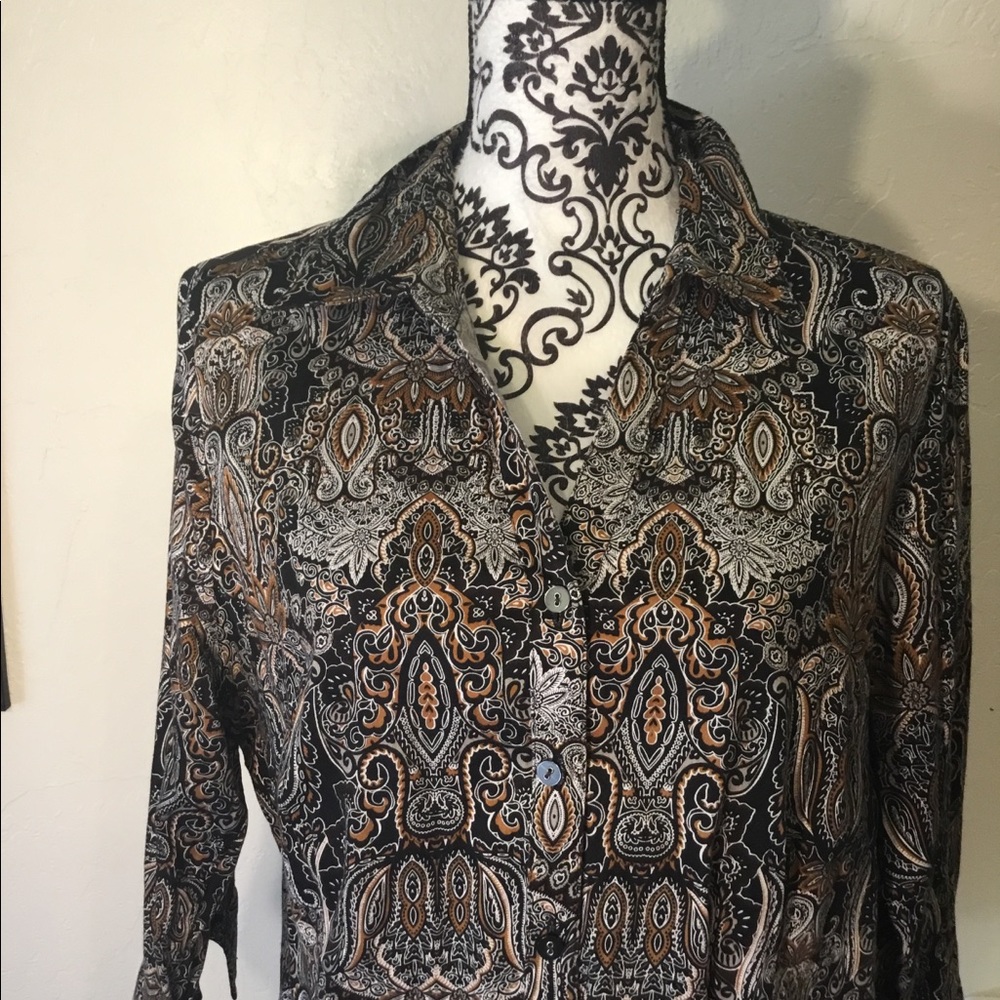 212 Collection Button- Down - Picture 2 of 4